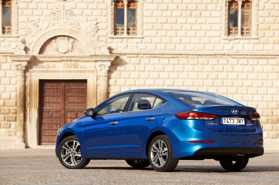  Hyundai Elantra 2016 года  (фото 23 из 30)